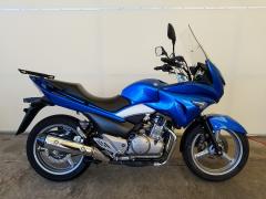 Suzuki GSR250S