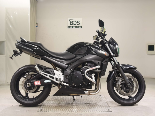 Suzuki GSR400 2009