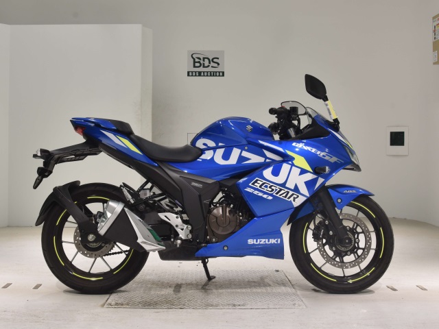 Suzuki GIXXER250SF