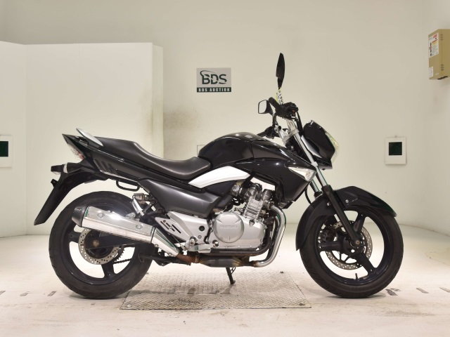 Suzuki GSR250