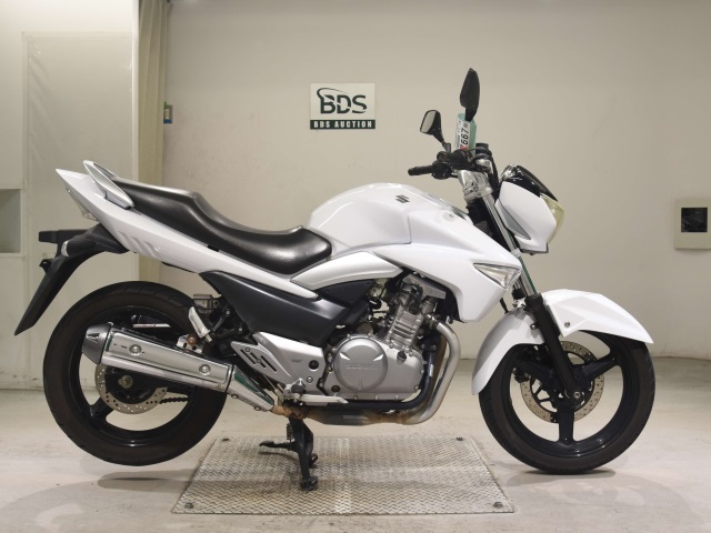 Suzuki GSR250