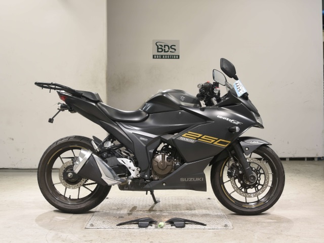 Suzuki GIXXER250SF