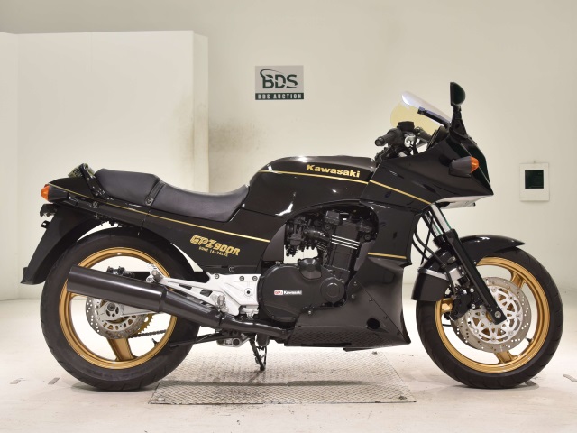 Kawasaki GPZ900R 1990