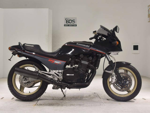 Kawasaki GPZ900R 1988