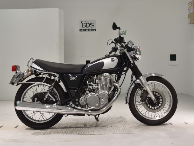Yamaha SR400 2021