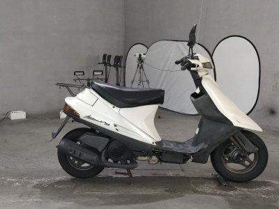 Suzuki ADDRESS V100