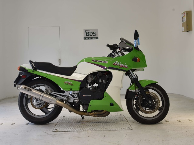 Kawasaki GPZ900R 1999