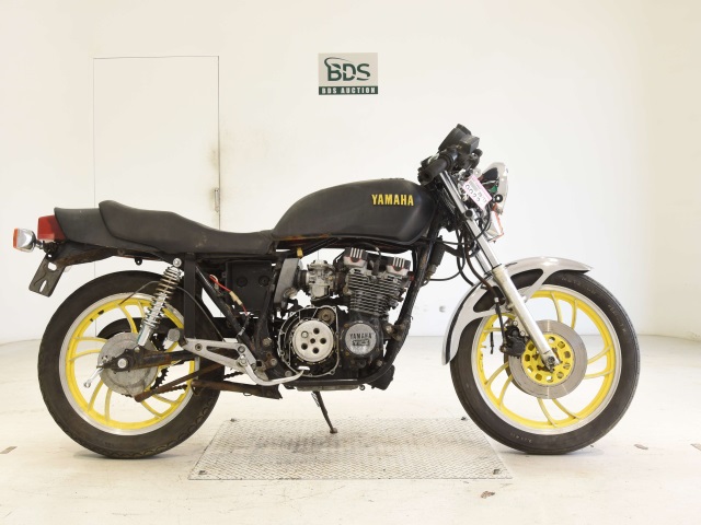Yamaha XJ550