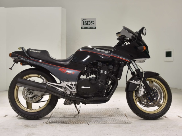 Kawasaki GPZ900R 1988