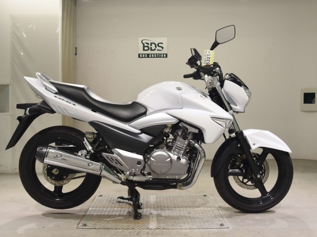 Suzuki GSR250