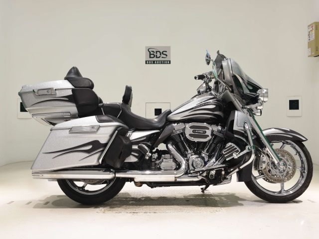 HD STREET GLIDE FLHXSE1920 CVO 2014