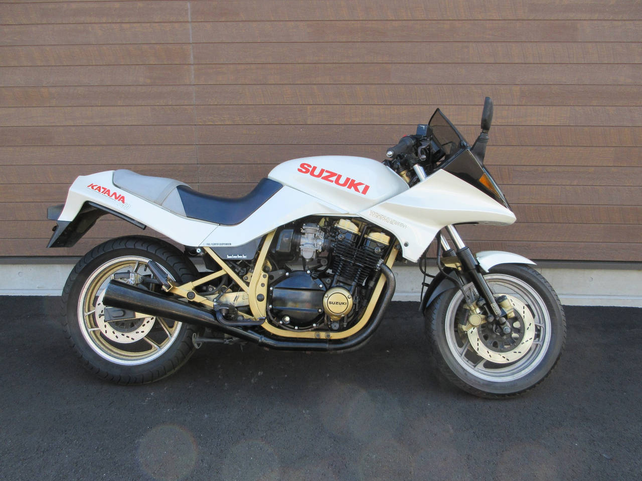 Suzuki GSX750S KATANA 1985