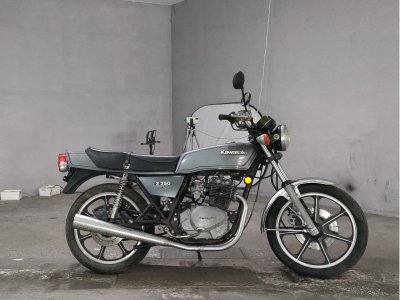 Kawasaki Z250FT