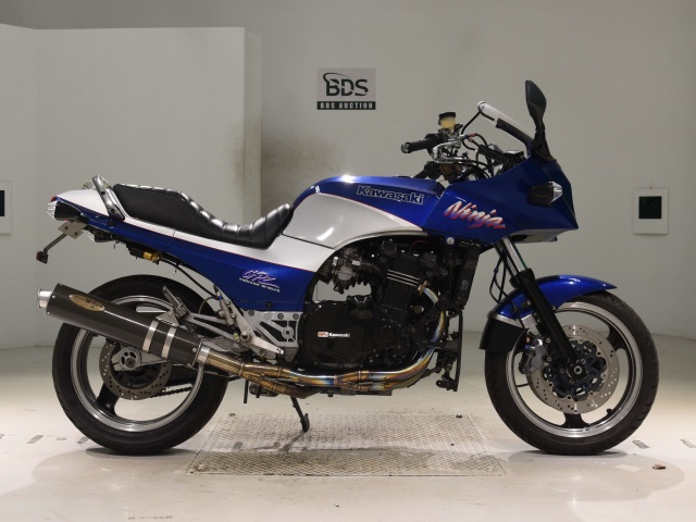 Kawasaki GPZ900R 1996