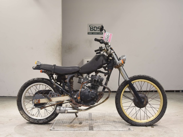Suzuki DR125S