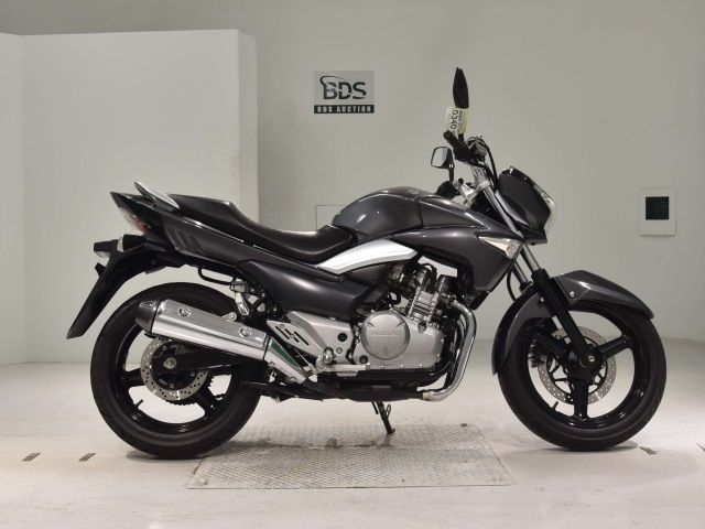 Suzuki GSR250