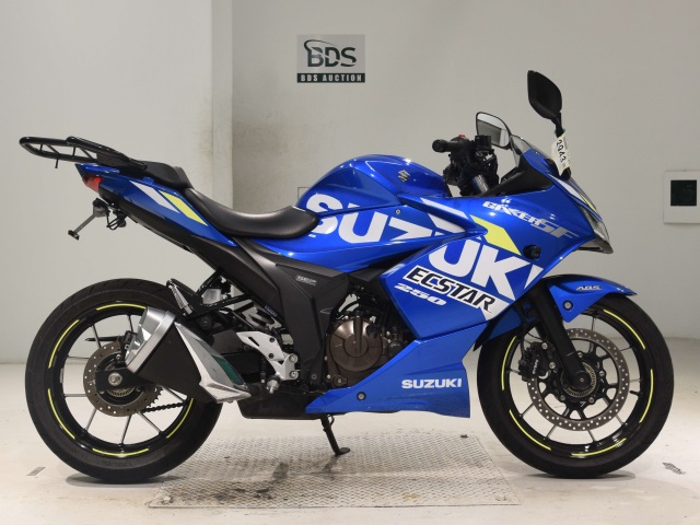 Suzuki GIXXER250SF