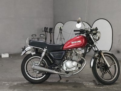 Suzuki GN125 2015