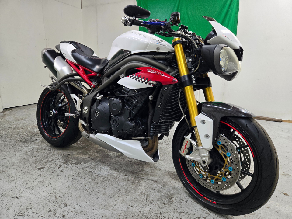 Triumph SPEED TRIPLE 2016