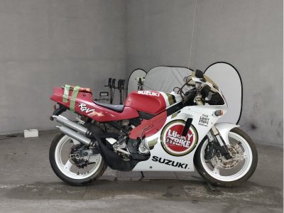 Suzuki RGV250 GAMMA