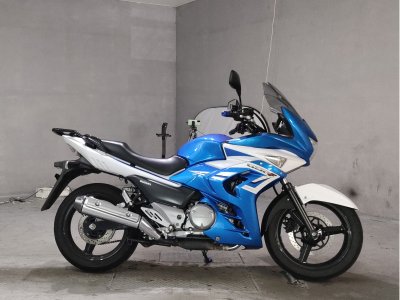 Suzuki GSR250F