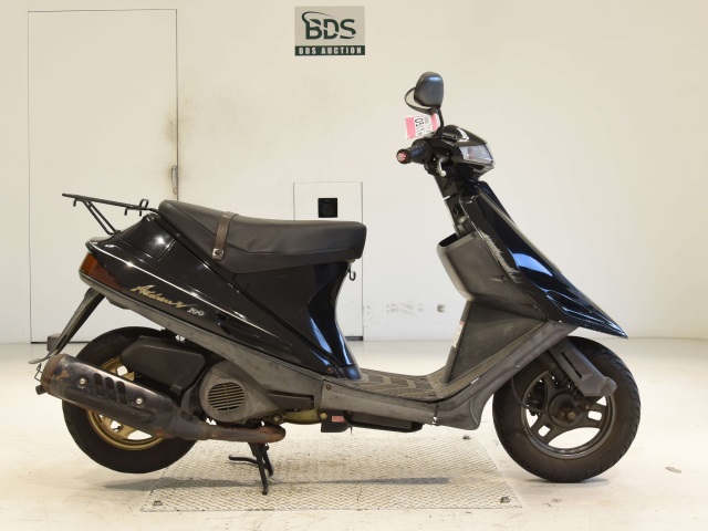Suzuki ADDRESS V100