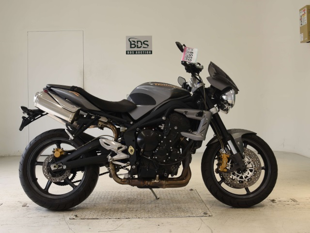 Triumph STREET TRIPLE R 2010