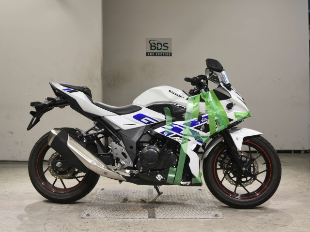 Suzuki GSX250RA