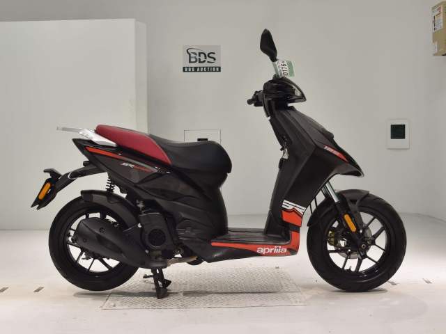 Aprilia SR MOTARD125