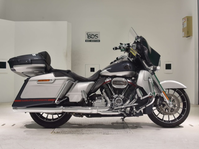 HD STREET GLIDE FLHXSE1920 CVO 2019