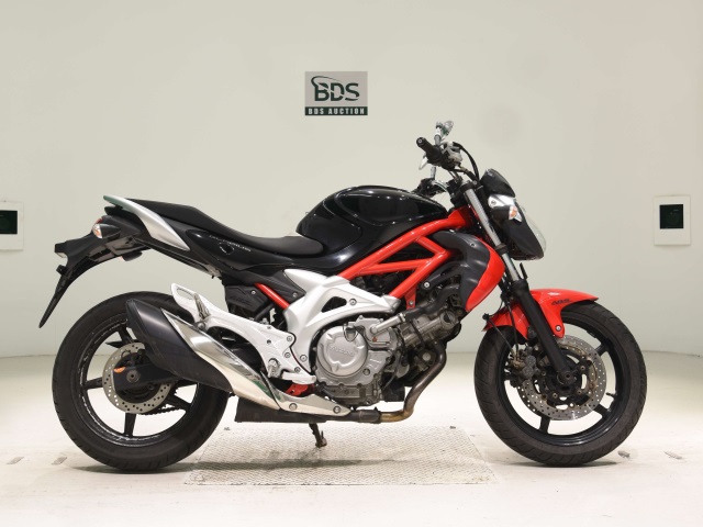 Suzuki GLADIUS SFV400 2010