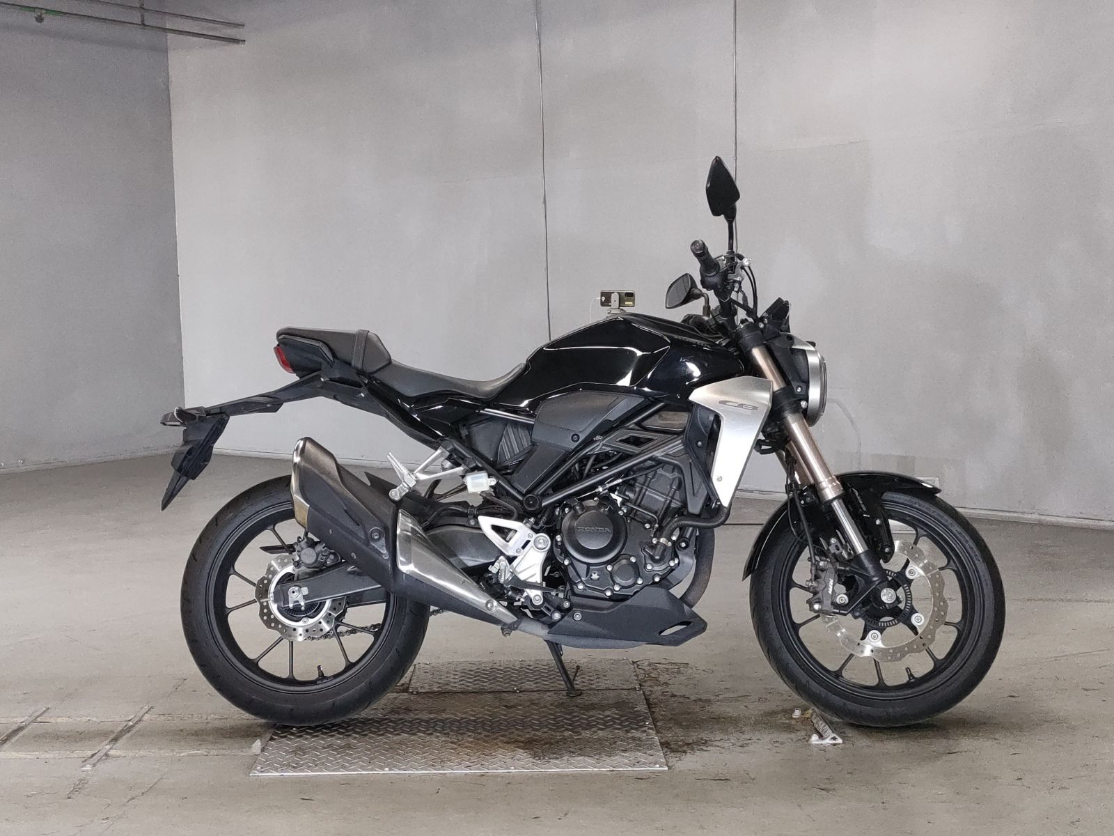 Honda CB250R 2019