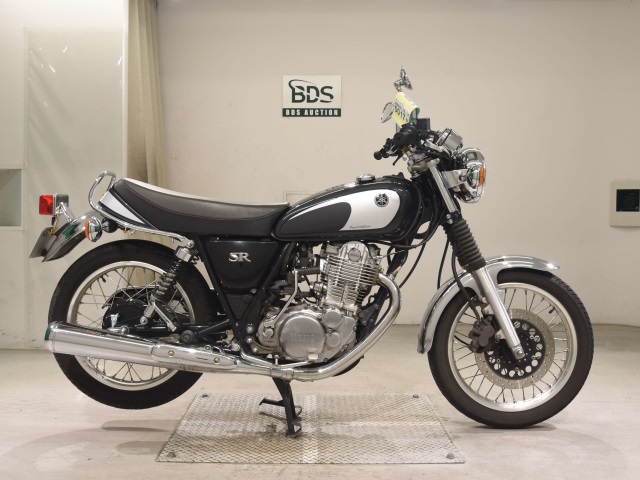 Yamaha SR400 2021