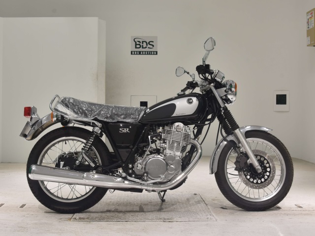 Yamaha SR400 2021
