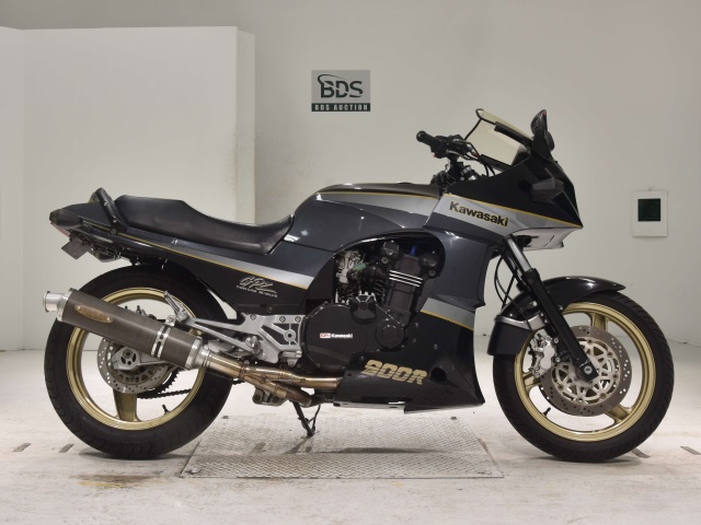 Kawasaki GPZ900R 1996