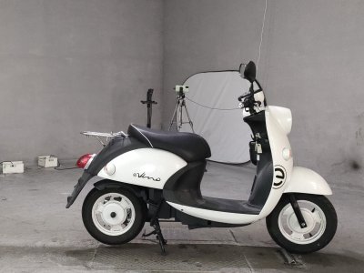 Yamaha E-VINO 2015