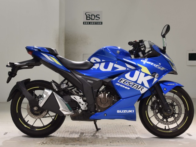 Suzuki GIXXER250SF