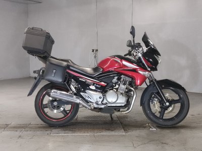 Suzuki GSR250