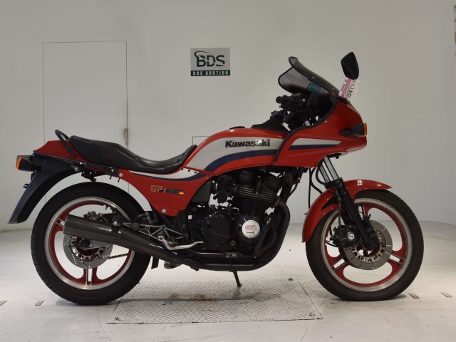 Kawasaki GPZ550 2024