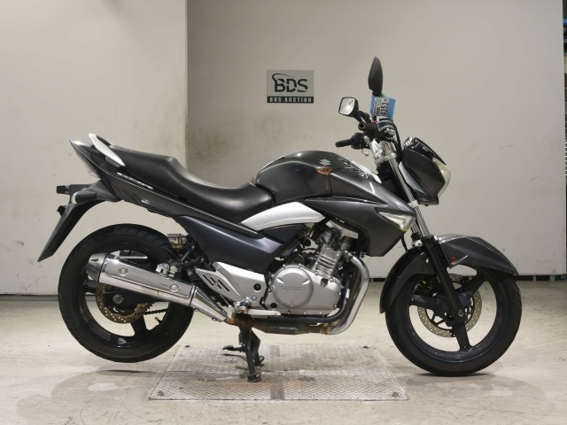 Suzuki GSR250