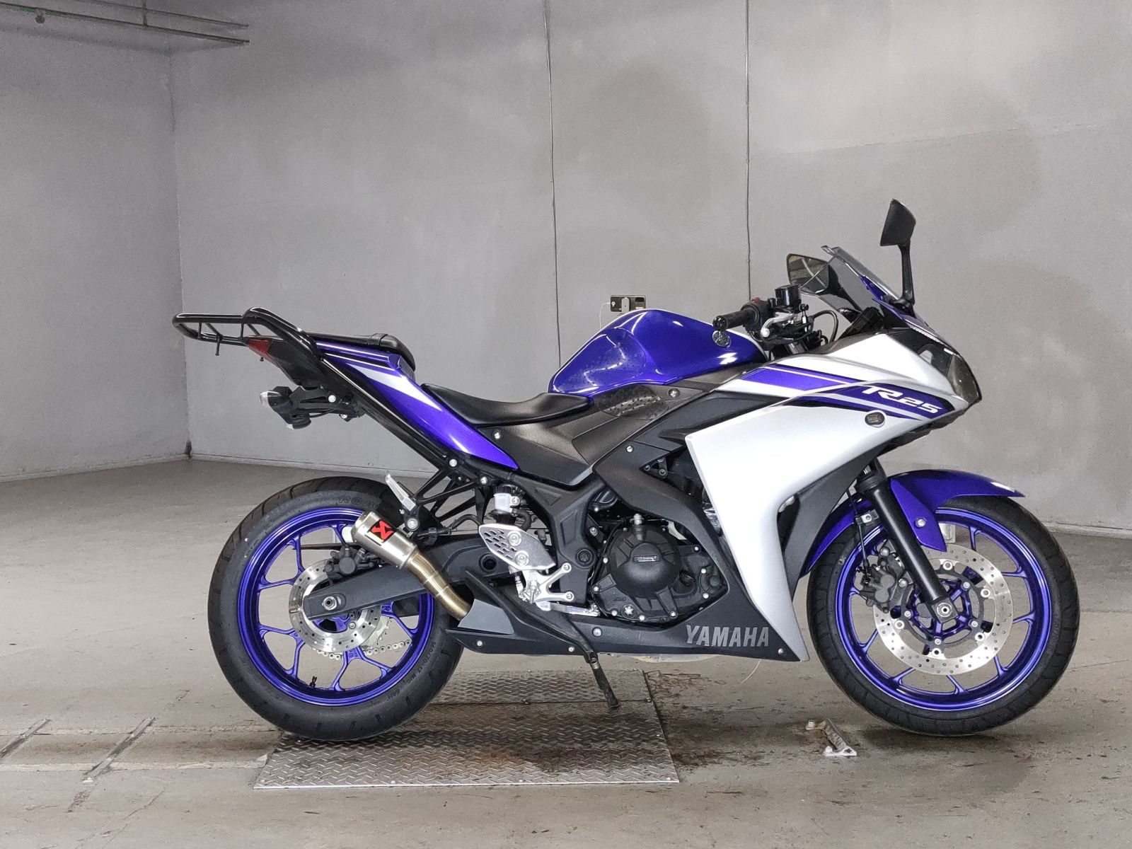 Yamaha YZF-R25 2015
