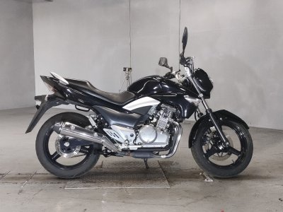 Suzuki GSR250
