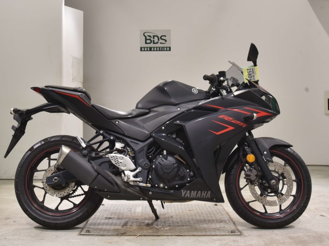 Yamaha YZF-R25A 2017
