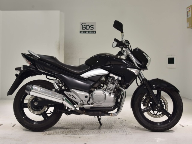 Suzuki GSR250