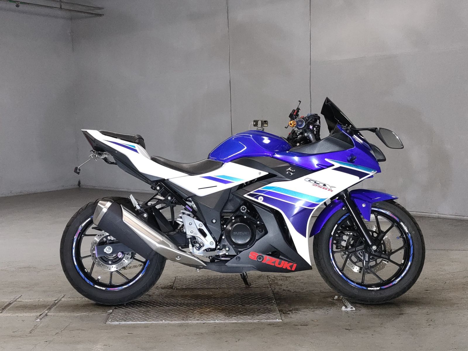 Suzuki GSX250R