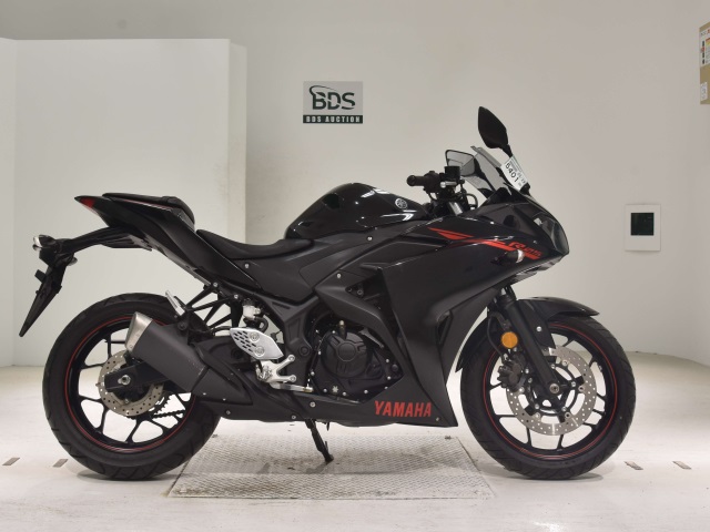 Yamaha YZF-R25 2015