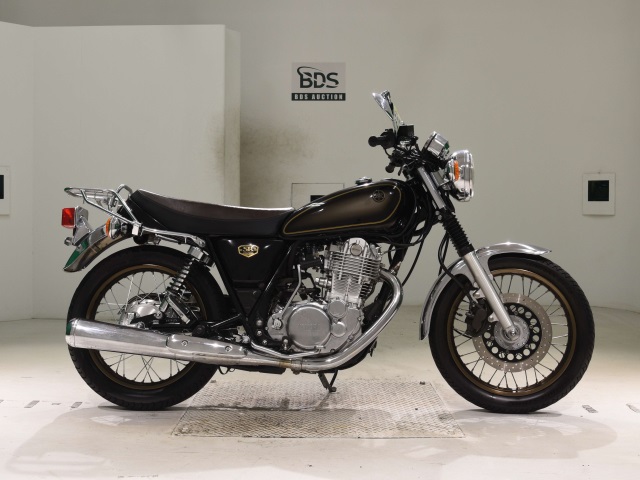 Yamaha SR400 2021