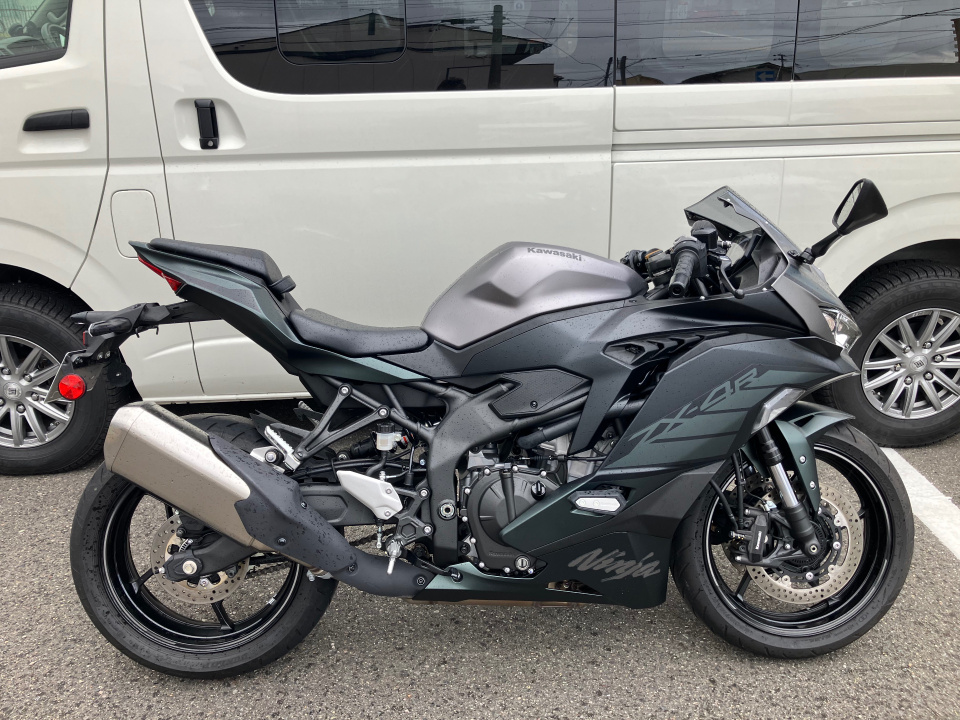 Kawasaki ninja zx-4r se 2025
