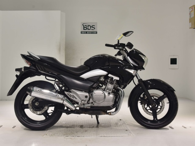 Suzuki GSR250