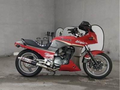 Kawasaki GPZ900R 1999